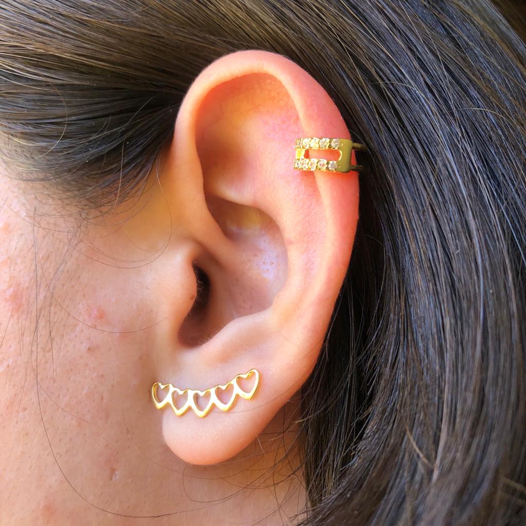Brinco Ear Cuff Mini Corações Vazados Folheado Em Ouro 18k - Imagem 2