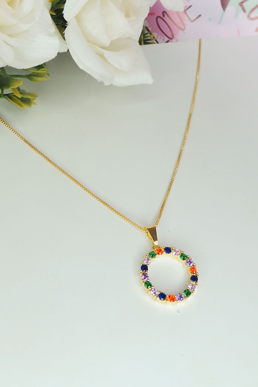 Colar Pingente Circulo De Zircônia Colorida Folheado A Ouro 18k - Imagem 3