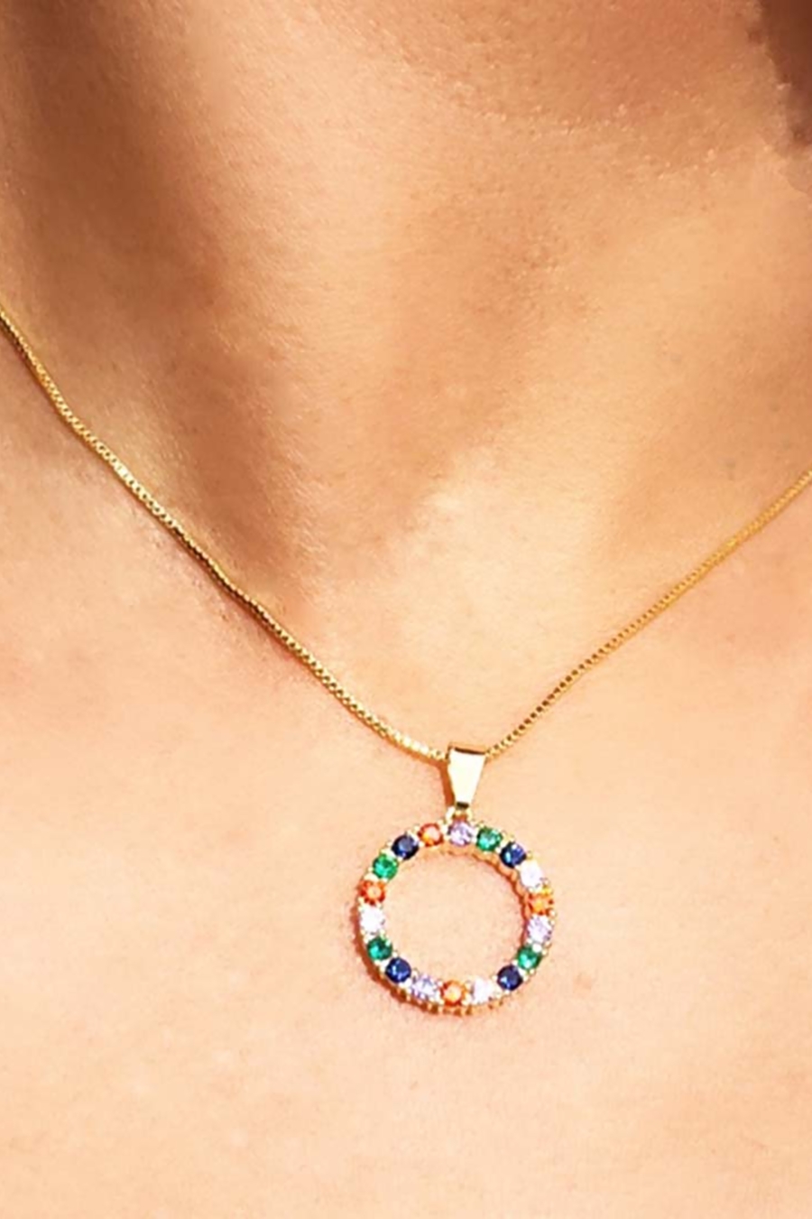 Colar Pingente Circulo De Zircônia Colorida Folheado A Ouro 18k - Imagem 2